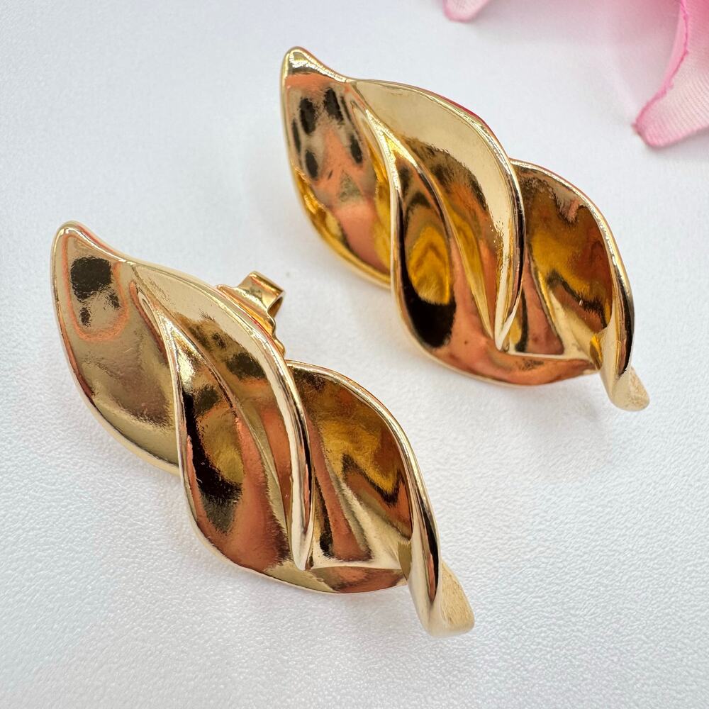 Vintage Avon Abstract Leaf Earrings Gold Tone Chic Dimensional Fall Autumn Luxe